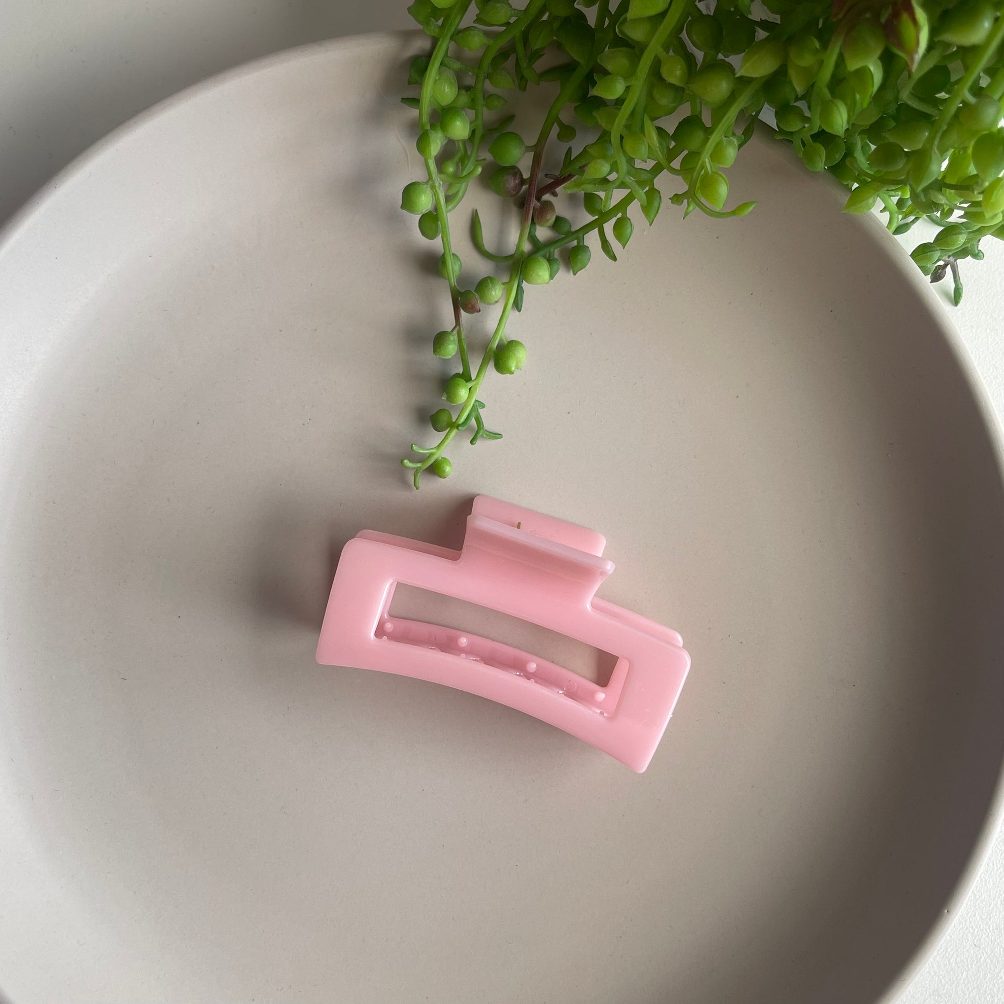 Cutout Hair Claw - Pink